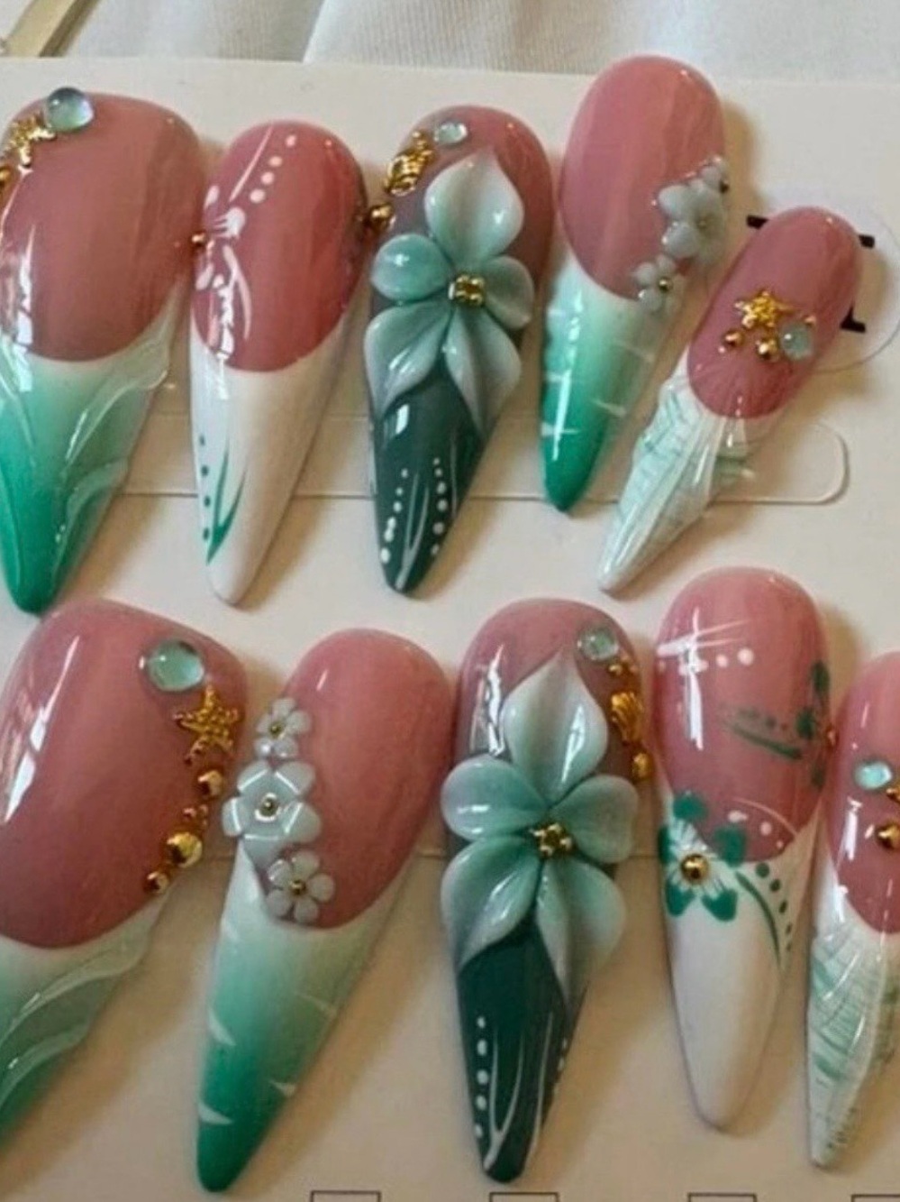 4sets of Handcrafted Press-On Nails